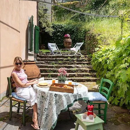 Dom wakacyjny Happy Childhood By The Stream Tre Colli